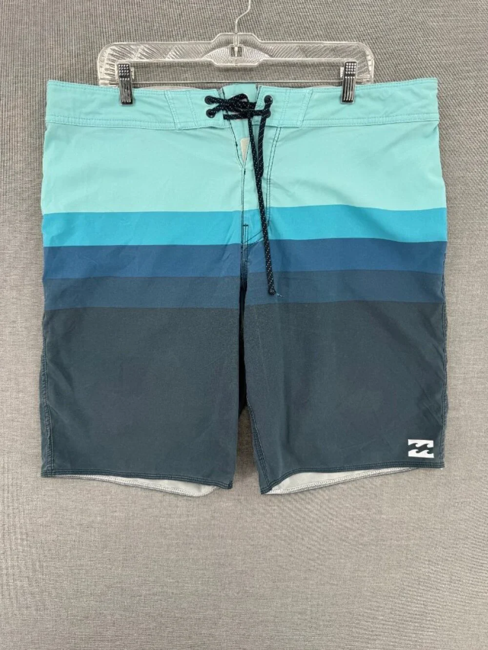 Billabong Platinum X Momentum Board Shorts Mens 38 9